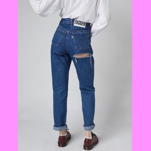 The Ragged Priest Butt Cut Mom Jeans